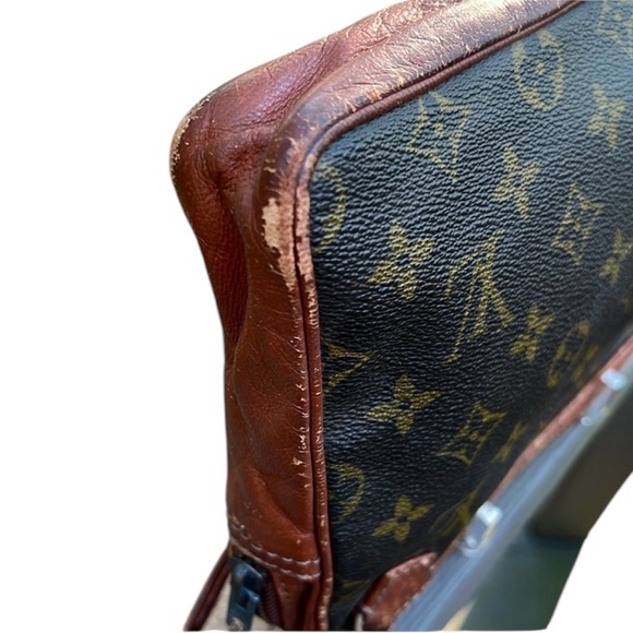 Louis Vuitton LV Vintage Monogram Wristlet Clutch with Corner Wear - Picture 7 of 10